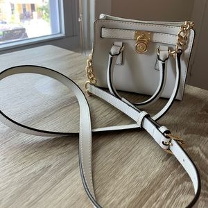 Michael Kors Hamilton Mini Messenger (white/gold)